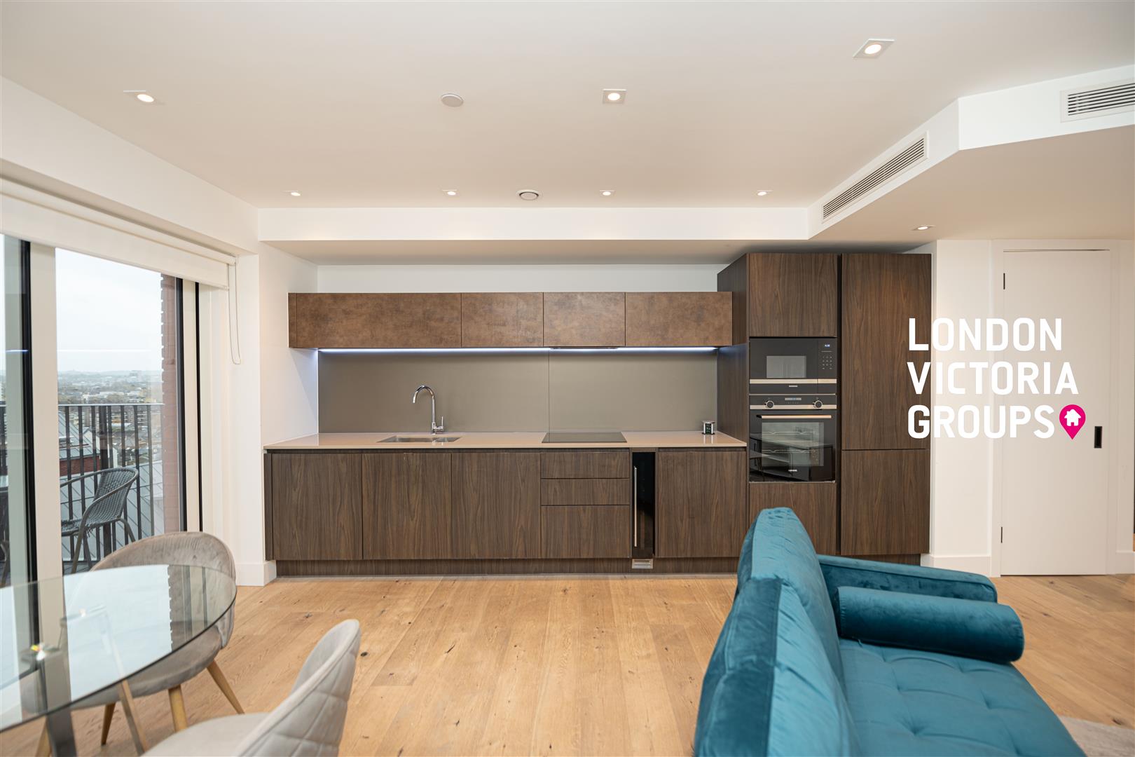 2 bed property in 7A Exchange Gardens, London